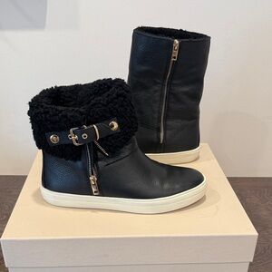 Burberry Black Winter Boots with Gold Details. Size 39, authentic